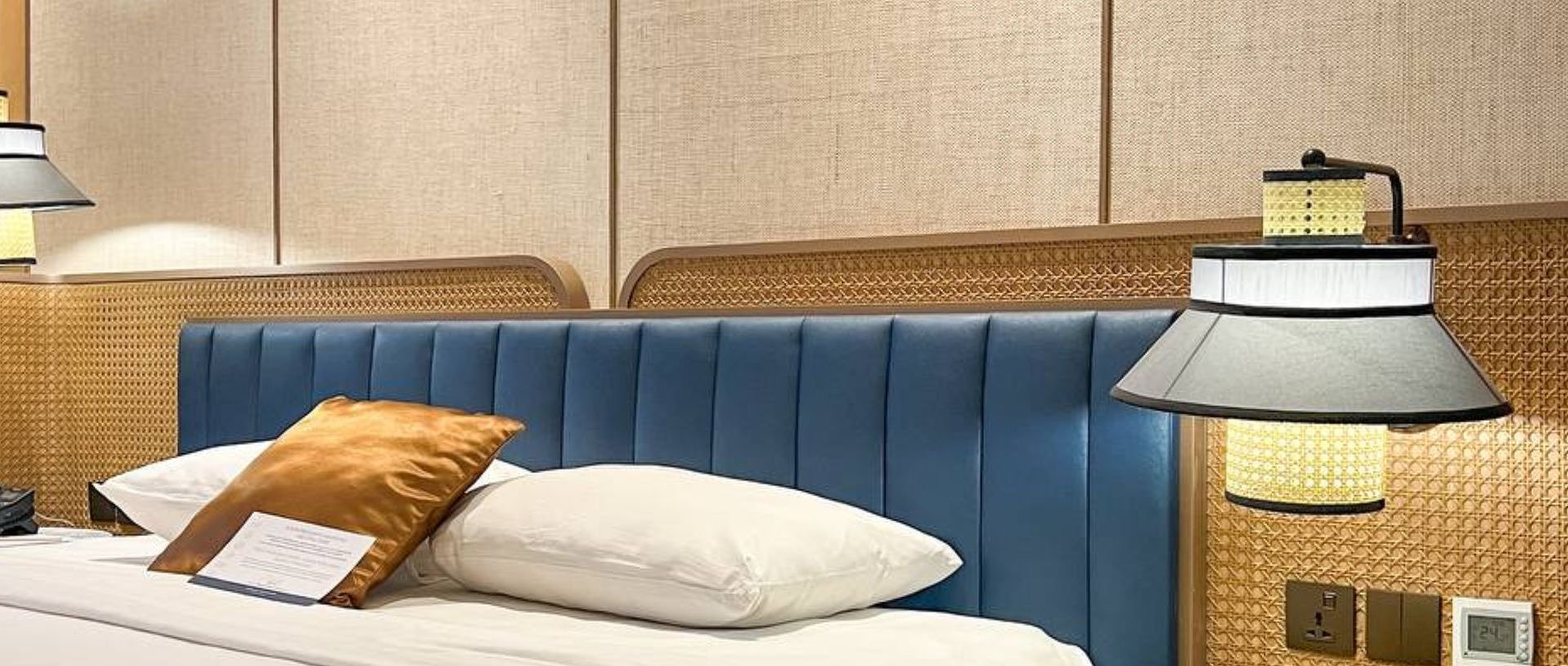 grand_mercure_solo_baru_hotel_room_headboard_feature_wall_csl_leather_stingray_str_5121.jpg.jpg